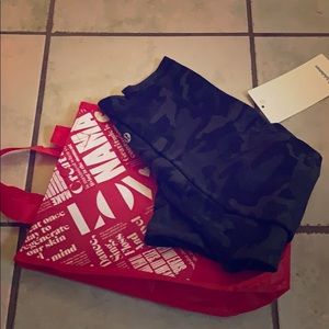 Lululemon Camo gator green Align